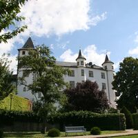 In dem Renaissanceschloss befinden sich heute ein Sterne-Restaurant und ein Casino.