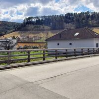 9.9 km Rechts über den Zöbernbach und gleich links in Pfad