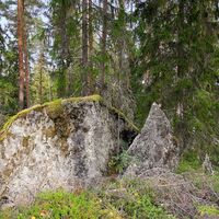 Große Findlinge sind in Vähäniemi zu finden.