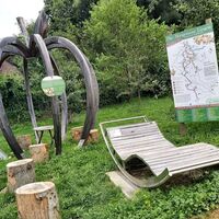 Hörgenuss-Liege im Bio-Naschgarten Schloffer, Anger in der Oststeiermark