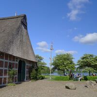 Niedersächsische Hofanlage Haus am See