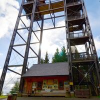 Der Turm mit der integrierten Jausenstation