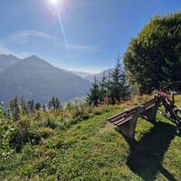 Dieser Rastplatz belohnt uns mit einem Blick bis zu den Lienzer Dolomiten.
