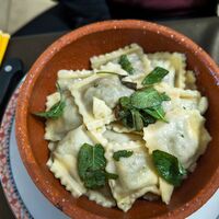 Agnolotti mit Butter und Salbei