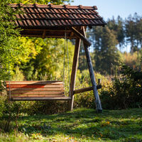 Himmelsschaukel am Kneippschen Naturtretbecken im Busselbachtal