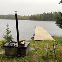 Bootsanleger in der Nähe der Kotalaavu auf der Insel Rehjansaari, Kajaani