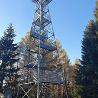 Raabeturm auf dem Gr 1 und dem Ith-Hils-Weg