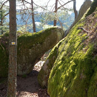 Durch die Igellochfelsen