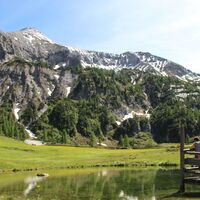 Der Ursprungalm-Rundweg unterhalb der Steirischen Kalkspitze