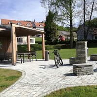 Rastplatz in Kapfenstein neben Nah und Frisch mit Blick aufs Schloss
