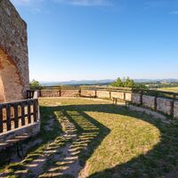Auf dem Donjon der Burgruine Landsee