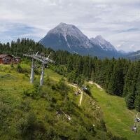 Mountainbiken am Katzenkopf_Drohnenaufnahme_Sessellift bei Katzenkopfhütte.jpg
