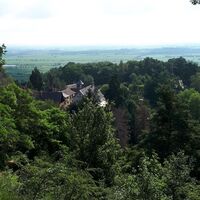 Herrlicher Ausblick vom Straus-Platz auf die Rheinebene und das Rebmeer