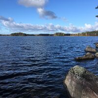 Felsmalerei der Kolmiköytis, Seelandschaft vom Gemälde