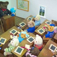Teddybärenschule - Deutsches Teddybärenmuseum Sonneberg