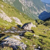 Auf dem Weg zum Bittrichsee mit Blick Richtung Gramais