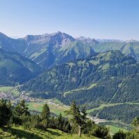 Blick Richtung Bichlbach und dem Almkopf mit Skigebiet