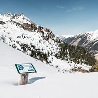 Infotafel am Sölkpass im Winter