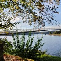 Große Brücke über den Stausee