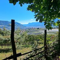 Ausblick unterhalb dem Tiroler Kreuz am Apfelweg