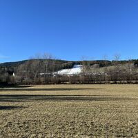 Schneeband zur Rechten (Wexl-Arena; Einkehrmöglichkeit)