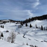 Laußnitzbach mit Neuen Bonner Hütte im Hintergrund