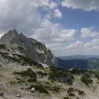 Panoramablick ins Kar - zwischen Kleinkaiser und Mitterkaiser liegt die Fritz-Pflaum-Hütte