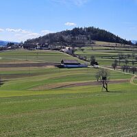 22.3 km Ort Schwarzenberrg samt gleichnamiger Kuppe