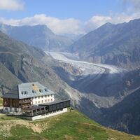 Hotel Belalp mit Sicht auf Aletschgletscher