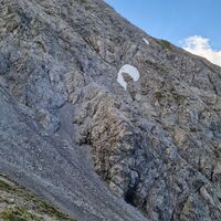 Wegverlauf am Hang entlang immer leicht aufwärts