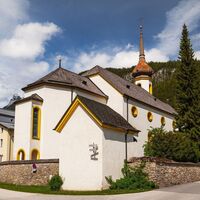 Scharnitz - Wanderung Dorfrunde - Kirche in Scharnitz.jpg