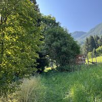 .. durchs Kirchgassl auf einen Wiesen- und Waldpfad