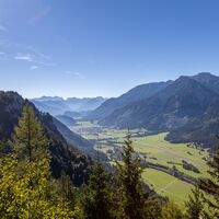 Panoramablick ins Vilstal und zur Zugspitze