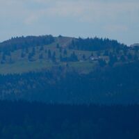 Kandel mit Pyramide und Rasthaus in 11 km Entfernung