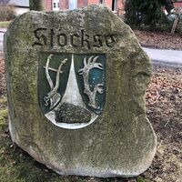 Findling mit Wappen Stöckse