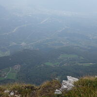 Tiefblick am Gantkofel/Macaion beim Kreuz