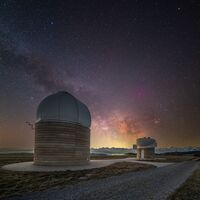Observatorium Zimmerwald bei Nacht im Sternenpark Gantrisch