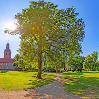 Zevener Stadtpark mit Museum Kloster Zeven im Hintergrund