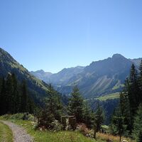 Blick in die Bergwelt während dem Anstieg auf den Diedamskopf