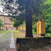 Rechts hinein vor der Chiesa della Madonna d'Ongero