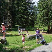 Nivea Spielplatz mit Grillstelle auf dem Eichhönrliweg
