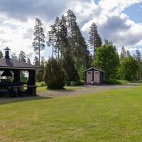 Grillplatz und Holzschuppen