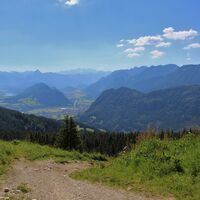 Blick vom Edelsberg auf das Pfrontener Tal