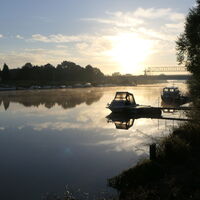 Boote am Anleger auf der Oste