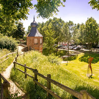 Weg auf der Stadtmauer am Jüdischen Friedhof