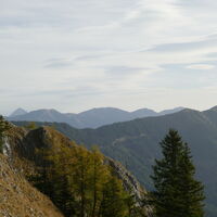 am Horizont der Lugauer, davor der Gipfelzug mit Zeiritzkampel