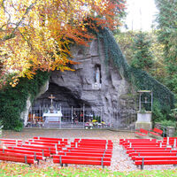 leuggern-lourdes-grotte-herbst