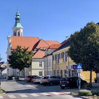 Zistersdorf Zentrum mit Kirche