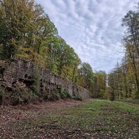 Ehemalige Verlademauer