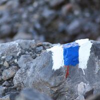 Wanderweg Markierung – blau / weiss